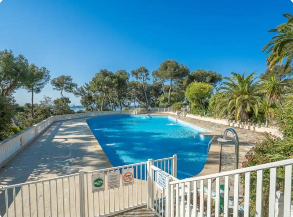 Studio 4 Personnes Copropriete Pas Frais De Menage Hyeres Exterior photo
